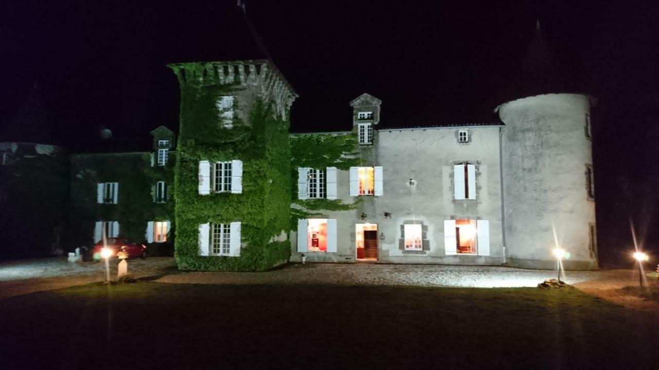 Pierre Deluen Domaine De La Grange De Quaire Bed & Breakfast Chassenon Exterior photo