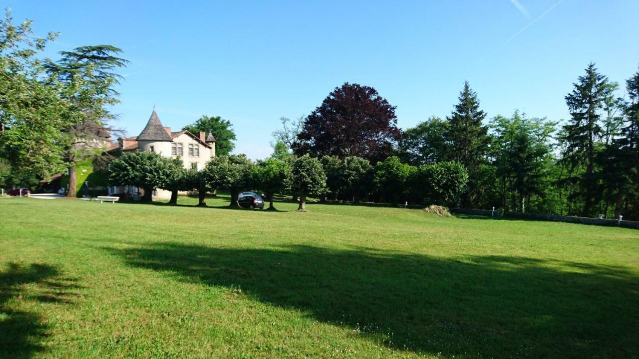 Pierre Deluen Domaine De La Grange De Quaire Bed & Breakfast Chassenon Exterior photo